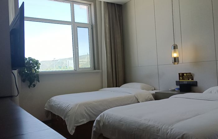 Huining Zhaoxiang Hotel