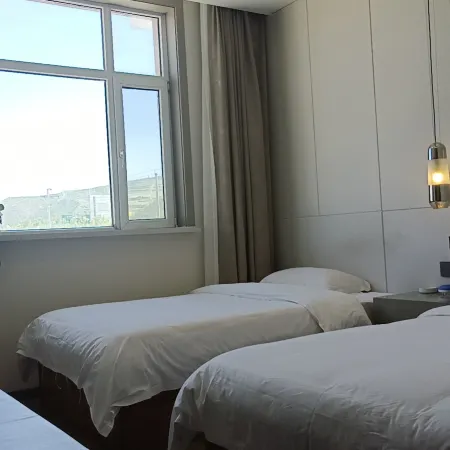 Huining Zhaoxiang Hotel