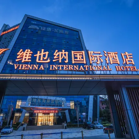 Vienna International Hotel Отели рядом с достопримечательностью «Озеро Дяньчи»