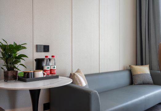 2. 투커 국제 호텔..