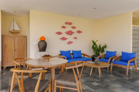 코마네카 앳 케라마스 비치