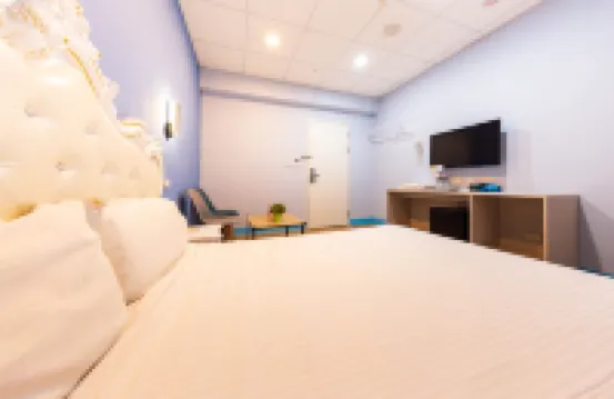 高雄六合民宿イン 美麗島駅 光の穹頂周辺のホテル