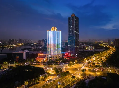 Eurasia Convention International Hotel Отели рядом с достопримечательностью «Jinyin Lake Wetland Park»