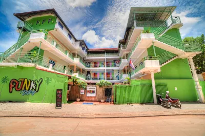 The Funky Village Hotel a 