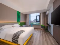 Xinghu Meichen Hotel(Fourth Middle School Branch,Meiyuan Road) Hotels near Meilan