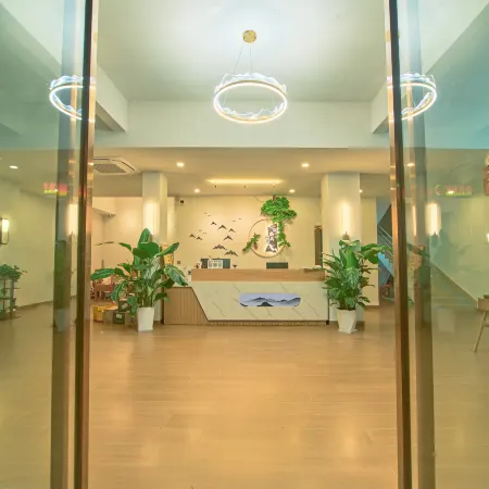 Danxia Mountain Lingfeng Mountain Residence Inn