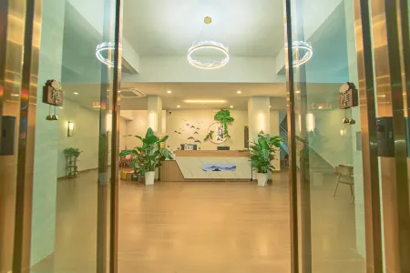 Danxia Mountain Lingfeng Mountain Residence Inn