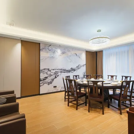 Vienna International Hotel (Changning Yizhongxin Plaza)