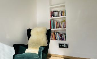 YOUNG Yang Xiaoshe Homestay(Jinshan Road Store)