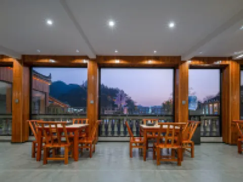 สาขาเหวินลี่หยวน (เขตทิวทัศน์เมืองโบราณเฟิ่งหวง ฮงเซียว) โรงแรมในเฟิ่งหวง