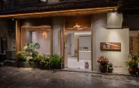 surrounded by mountains riverside villa Hotels near Zhenyuanfu Chengyuan