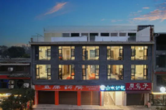 โฮมสเตย์ทาวน์ชานสุ่ยเมโมรี โรงแรมใกล้พิพิธภัณฑ์แมลงหว้าช