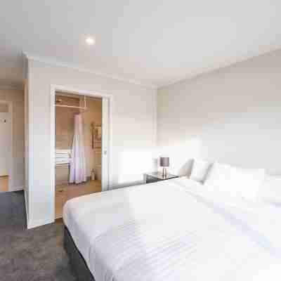 Mirror Lake Apartment Rooms