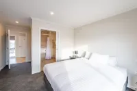 Mirror Lake Apartment