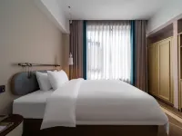 長白山北坡集散中心日吉納温泉酒店 鄰近白河百貨大樓的酒店