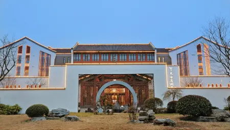 Donghai Junlan Hot Spring Hotel