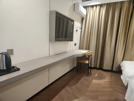 Yishui HongRi Business Hotel Отели рядом с достопримечательностью «Heavenly Kingdom Scenic Area»