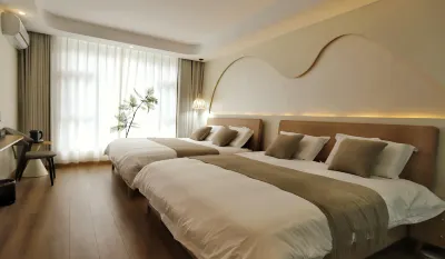 Kangding Fengjie Homestay (near Love Song Square)