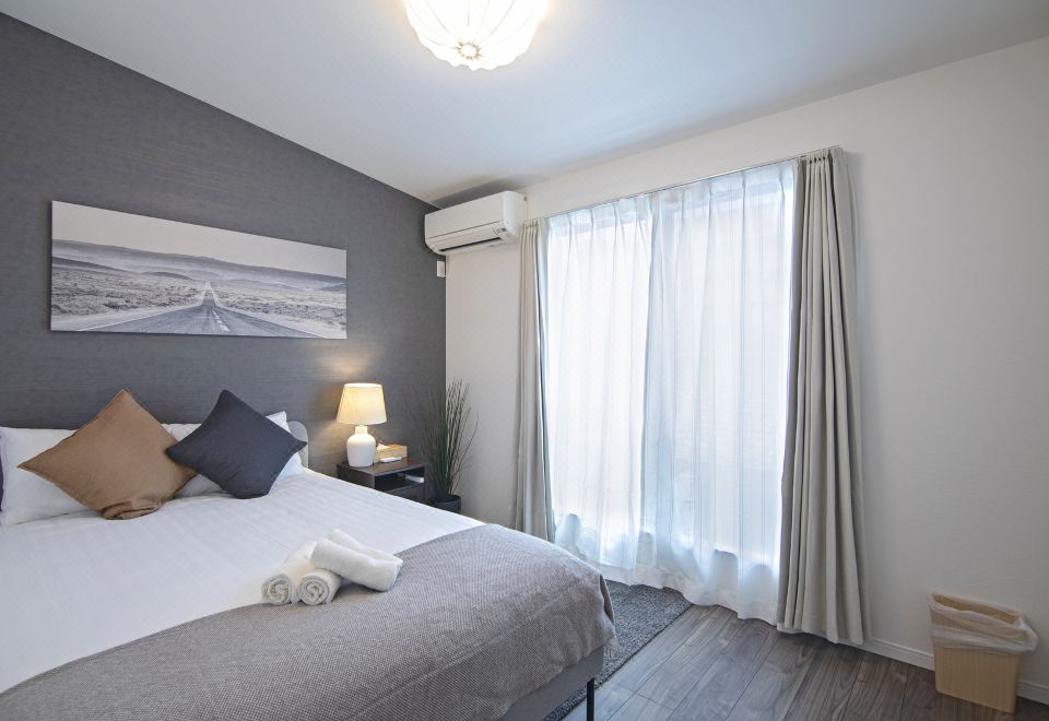 「旅夕イム・小路東」小路駅徒歩2分｜電車で難波まで13分｜新築3階車庫付き戸建て｜4LDK最多8人 お得に宿泊予約大阪