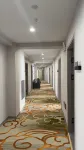 Han Le Square Hotel (Weihai High-speed Railway Station Han Le Square Night Market Store)