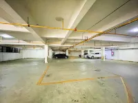 Kaijing Grand Hotel (Jinping Passenger North Station) - parking