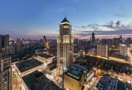 Wuhan Jianghan Road Pedestrian Street High-Altitude Jiang Scene Atour Hotel