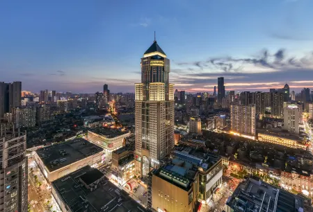 Atour Hotel Wuhan  Riverview Jianghan Road Pedestrian Street Отели рядом с достопримечательностью «Yangsigang Yangtze River Bridge»