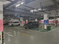 Reign  Hotel - parking