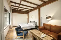SEVEN ZERO INN - Inns