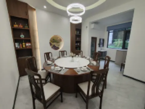 Banshan Yinshu (Yangshuo Yulong River Shili Gallery Scenic Area)