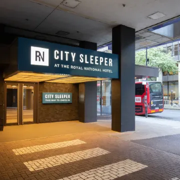 City Sleeper at Royal National Hotel Отели рядом с достопримечательностью «Вест-Энд»