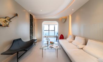 Xiamen Lai Ya Lai Ya Mei Su (Rainbow Beach Shop)