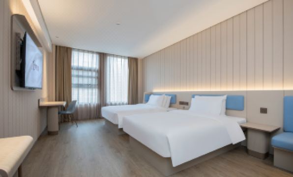 HanTing Hotel (Xianning Yinquan Avenue Shiliutan Park)