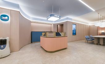 HanTing Hotel (Shanghai Zhenping Road Subway Station Xindian)