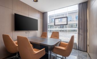 MEHOOD LESTIE Hotel (Dongfang Railway Station Wanda Plaza)