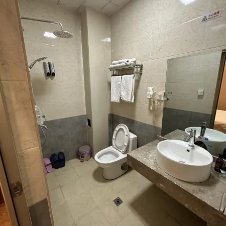 Huayi Hotel under Home Inn (Dali Nanjian Internet Celebrity Street)