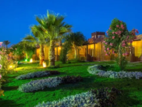Hostgool海灘小木屋幻景灣度假村和水上樂園 鄰近Oriental safari club的酒店