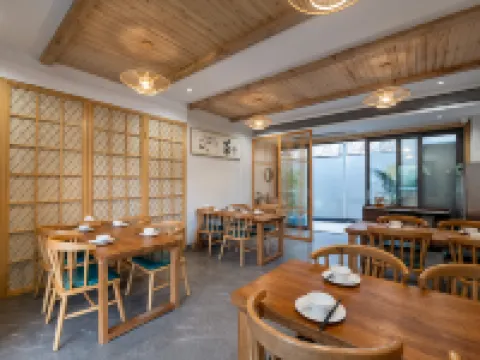 Tranquil Maple Residence Embracing Nature View Resort โรงแรมในปี้เจี๋ย