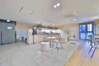 Brown dot Hotel Samsan