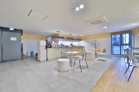 Brown dot Hotel Samsan