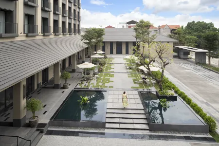 Modena by Fraser Vinh Yen