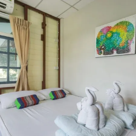 Nang Ta Yon @ Ban Thap Chang Hostel