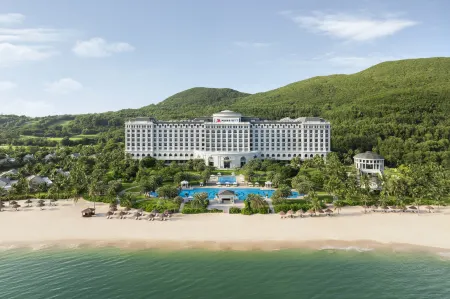 Nha Trang Marriott Resort & Spa, Hon Tre Island Отели рядом с достопримечательностью «MerPerle Sparkling Waves»