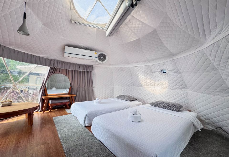 FamilyLand Resort의 평화로운 정원 전망