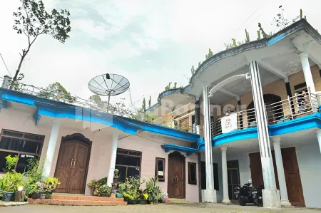 RedDoorz @ Fanta Homestay Lumajang Отели в г. Lumajang Regency