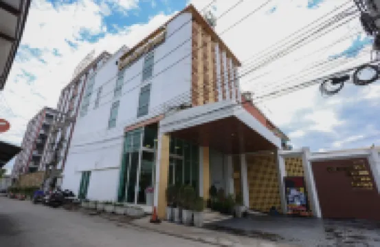 Convenient Grand Plus Hotel Suvarnabhumi Hotels in Bang Sao Thong