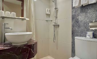 Oriental Lander Hotel