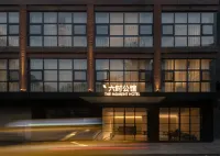 The Moment Hotel Hotels near Shuanggang