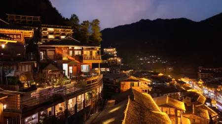 Xijiang Xiangsu Light Luxury Hotel (Observation Deck Branch) Отели рядом с достопримечательностью «No.4 Fengyu Bridge»