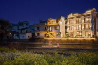 花築·雲初溪隱宋式美學高端設計師民宿(婺源篁嶺風景區店) 婺源篁嶺景區-3號觀景台附近的飯店